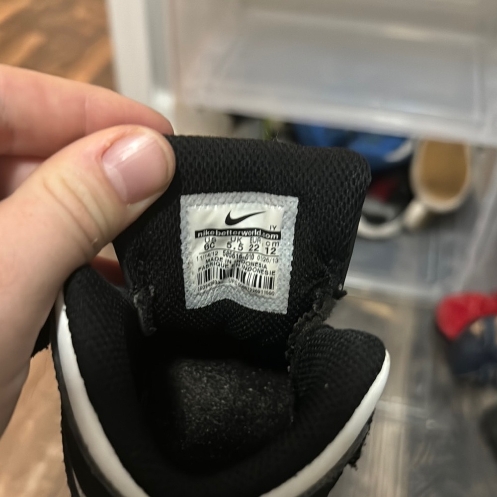 Nike Black Shoes - Picture 2 of 4